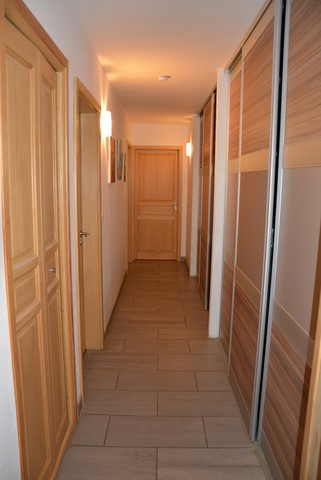 Couloir avec placards